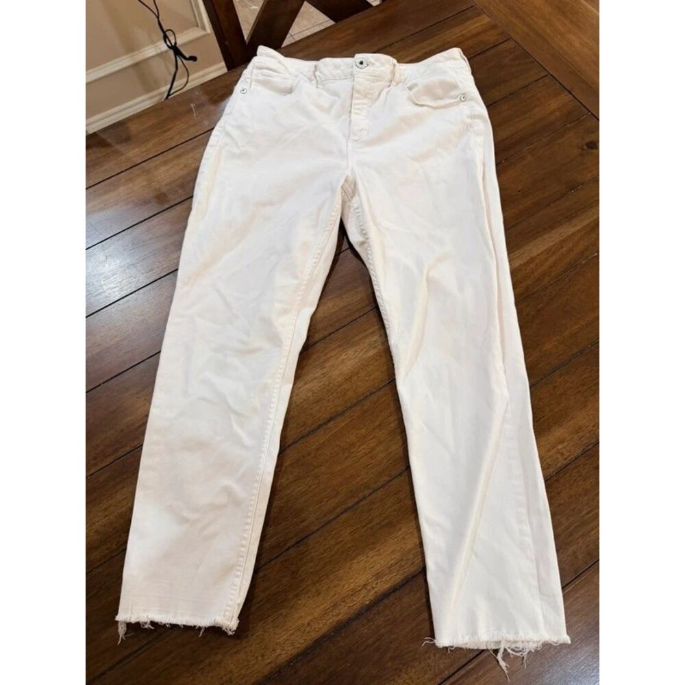 Maurices 13/14 White Cropped Straight Leg Jeans Raw Hem